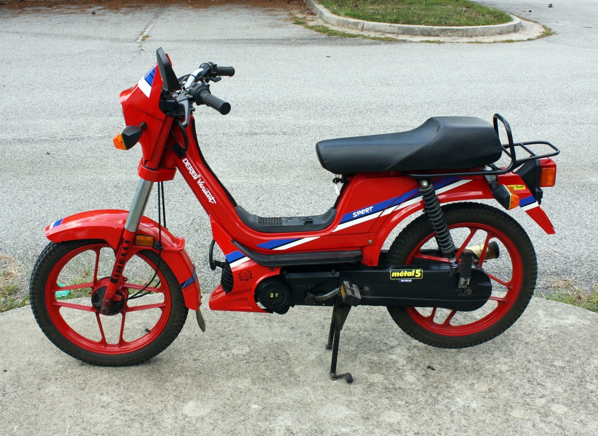 Euro Derbi Variant Moped -Red